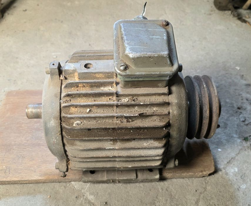 Электродвигатель 4 кВт 3000 об/мин 380В (4А100S2)