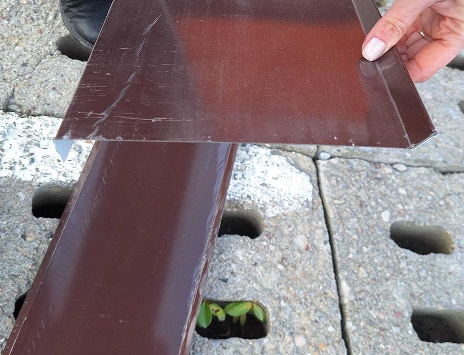 obróbki z blachy: wiatrownica, kalenica, pas nad rynnę