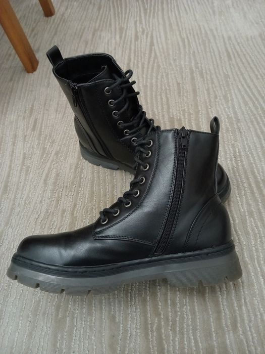 Glany workery damskie sznurowane z zamkiem