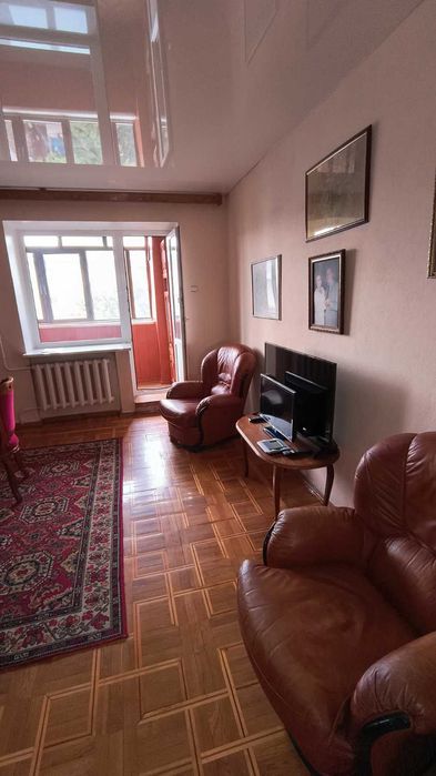 Продам 3 кімнатну квартиру загальна площа 90 кв.м. вул. Садова 6/12 з ремонтом та меблю 60000 у.е.