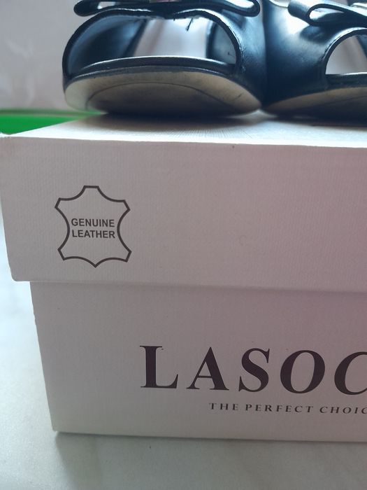 Sandałki z kokardką