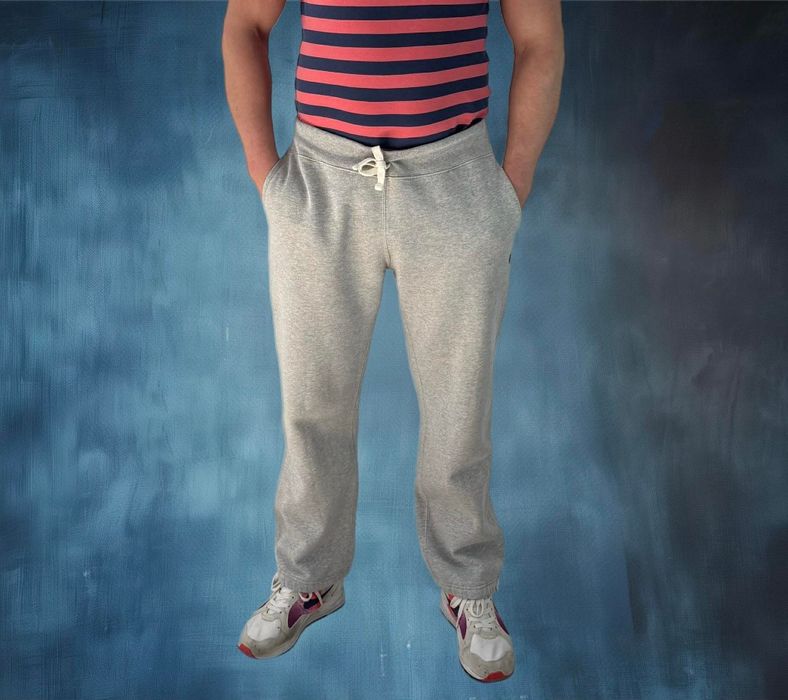 Ralph Lauren dresowe spodnie sportowe uniseks M 
Rozmiar M 
kolor:szary 
Stan:bardzo dobry 
Kieszenie
Wiązanie w pasie i na dole

Długość całkowita:10