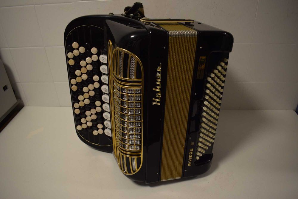 Acordeao Hohner Riveira III .3  Voz,