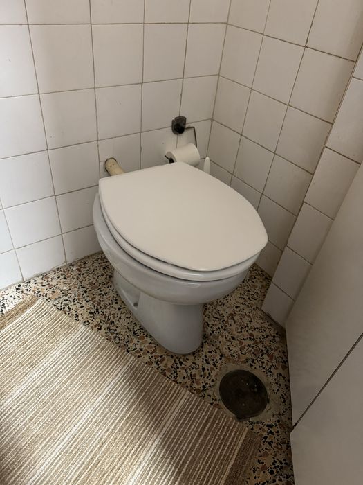 N02 - Conjunto Casa-de-Banho Sanita e lavatório