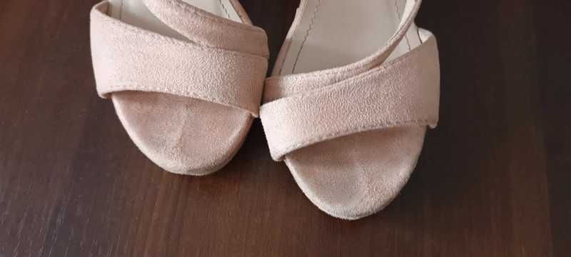 Sandały damskie na koturnie pudrowy róż 40 (25.5cm)