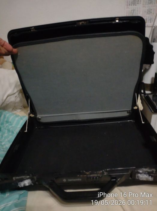 Mala Samsonite James Bond antiga. Ler o texto e veja o valor opções