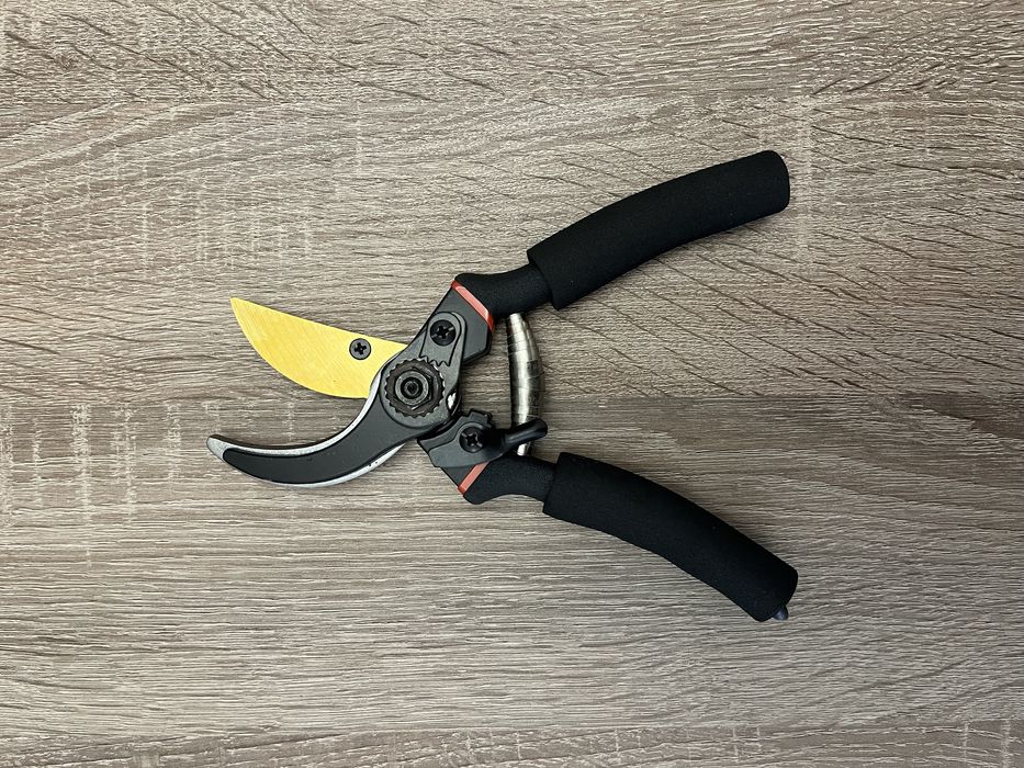 Tesoura para jardinagem