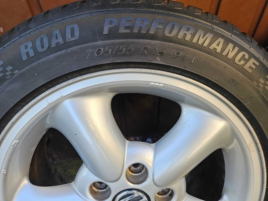 Felgi aluminiowe VW + opony letnie Kormoran 205/55 R16 – komplet