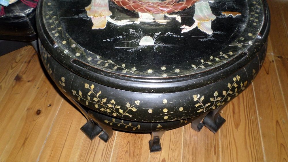 Móvel bar chinês e Mesa c/4 bancos