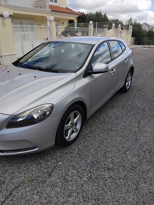 Volvo  v40  d2 . foto 5