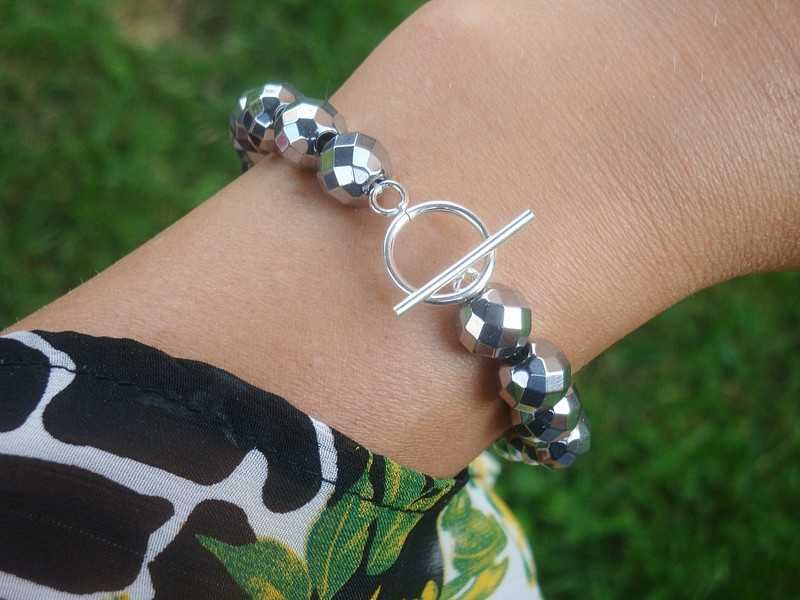 Bransoletka damska z Hematytu srebrnego 10mm z zapinką, łącznikiem