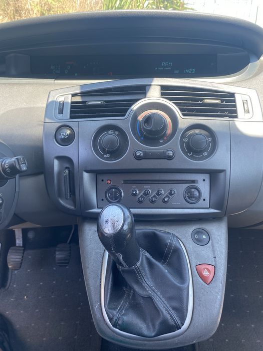 Renault Scénic — fotografia 8