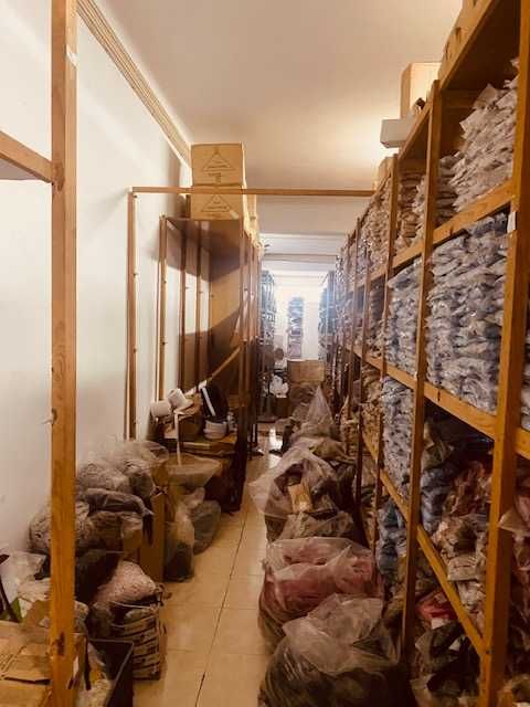 Insolvência  +1 M de acessórios têxteis (Fechos, Linhas, Botões)