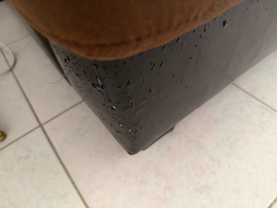 Sofá castanho com chaiselong