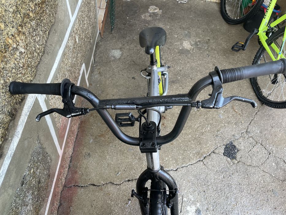 vendo bmx e uma bike de truques