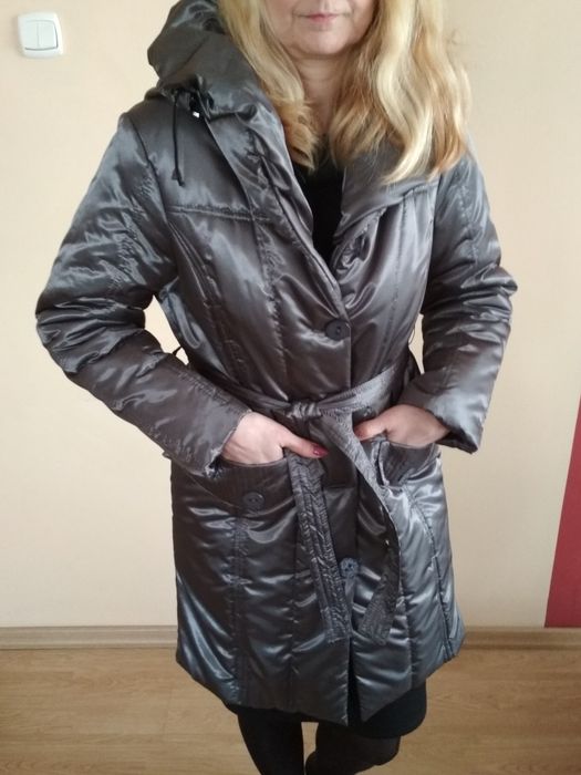 Ładny płaszczyk w modnym kolorze