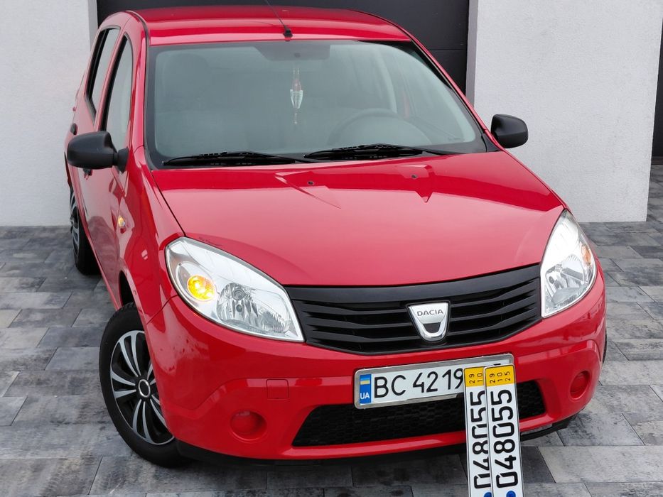Продаєця Dacia Sandero 1.4 бензин 2009 рік