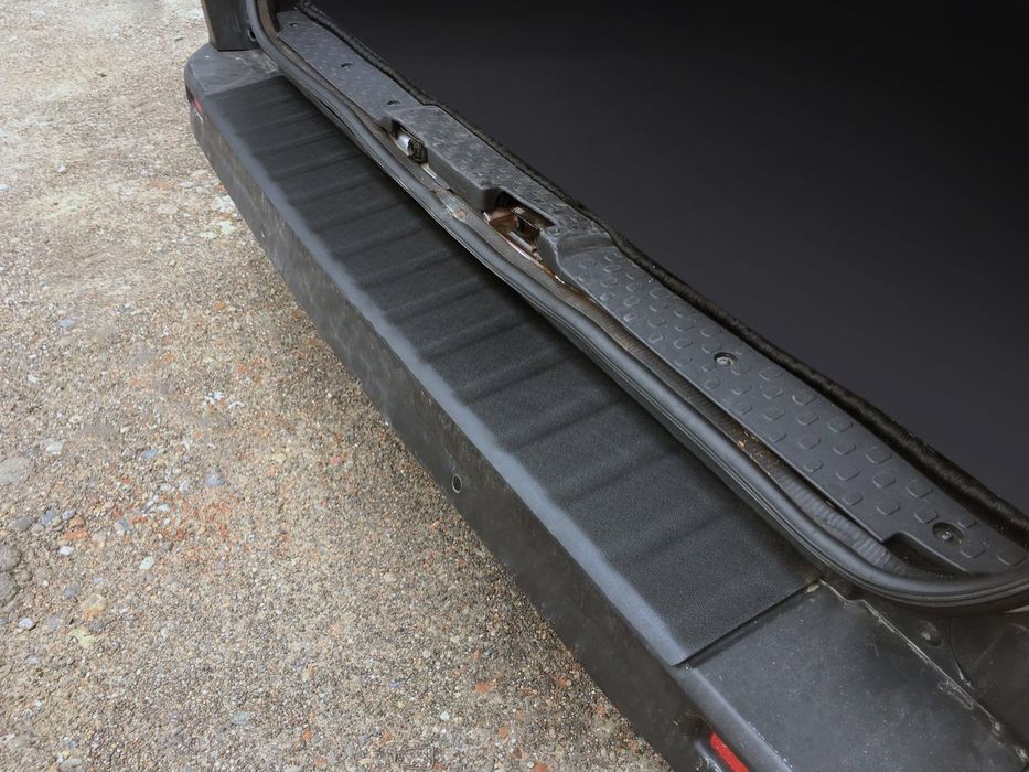 Nissan NV300 накладка на задний бампер ABS пластик (DDU)