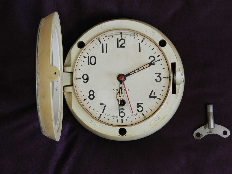 Часы антимагнитные.Корабельные.Рабочие.Все в описании.