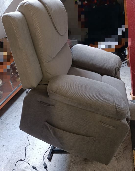 Fotel elektryczny z funkcją masażu.