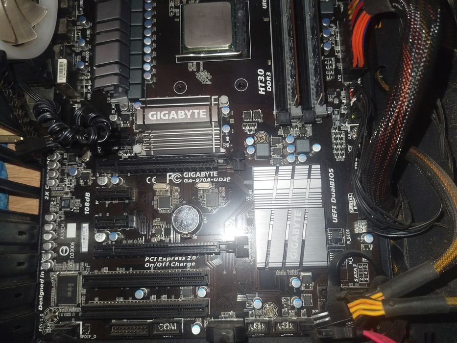 Продаю коплект Материнка+оперативна пам'ять+ відеокарта+процесор.