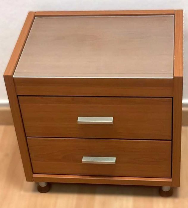 Mesa de cabeceira (so uma)