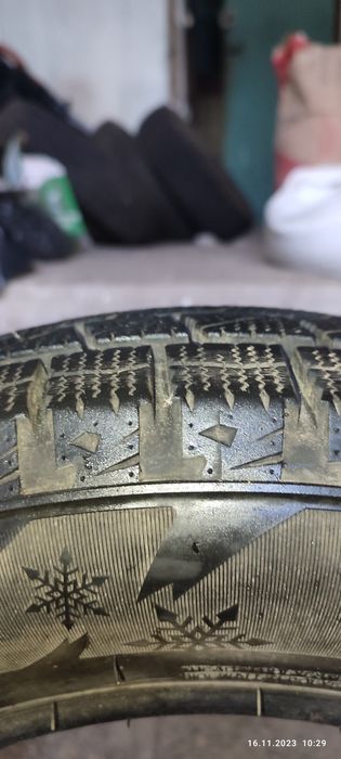 Продам резину зимню