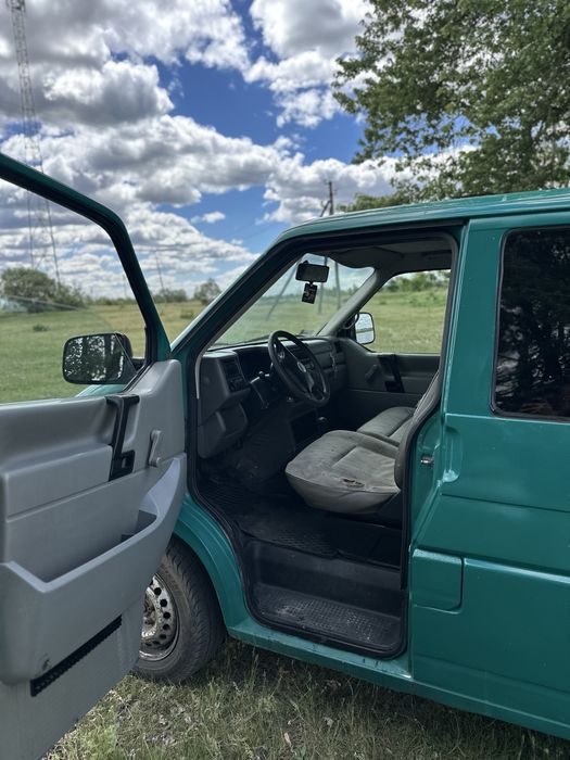 VOLKSWAGEN TRANSPORTER T4 2,5 TDI