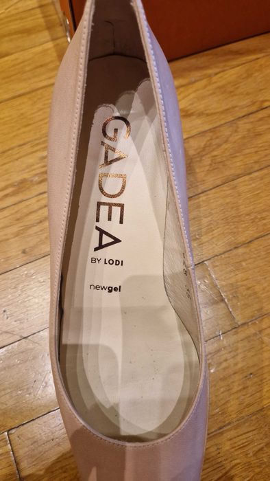 Sapatos novos, cor Nude, N. 38