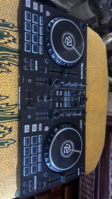 Numark Mixtrack Pro Fx- Mesa de DJ