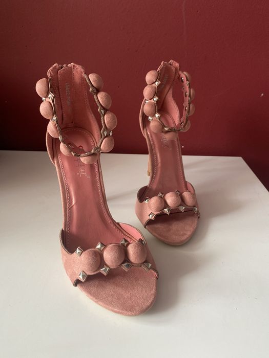 Buty na obcasie