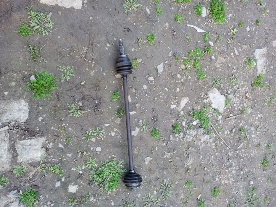 Полурось Мазда 323