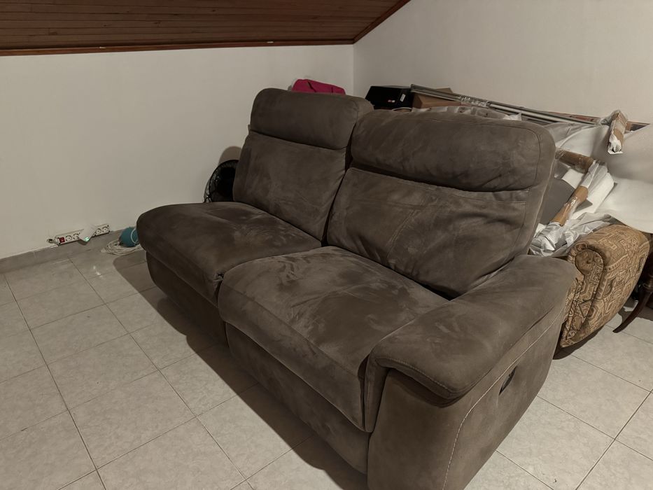 Vendo sofa em pele de pessego bastante confortavel