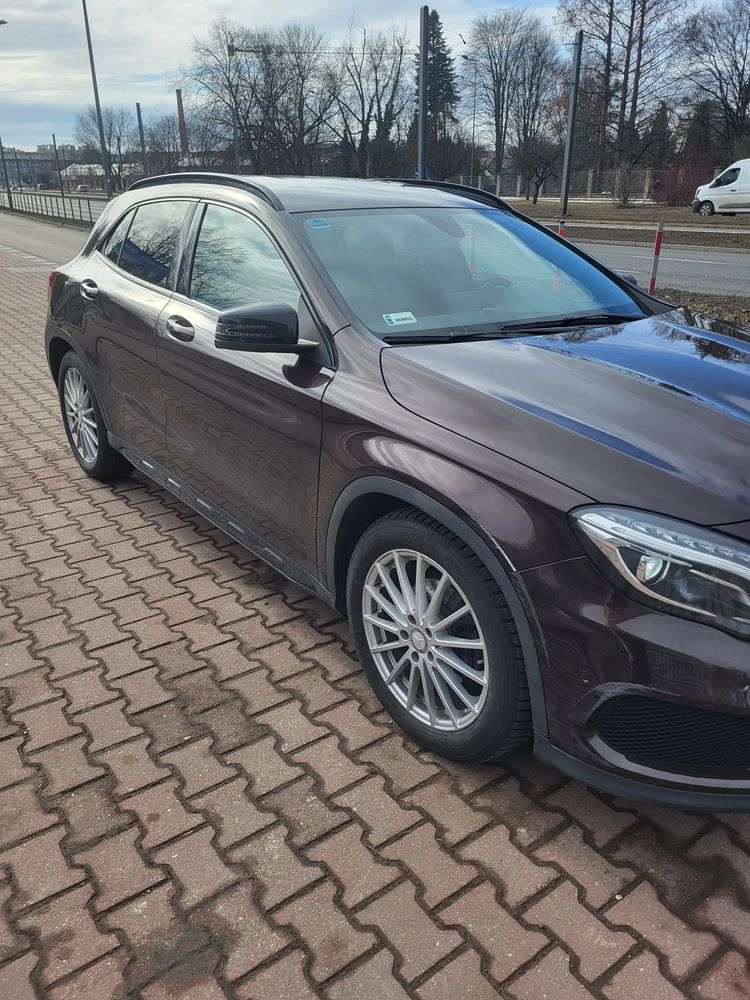 Mercedes-Benz GLA 200 7G-DCT AMG Line