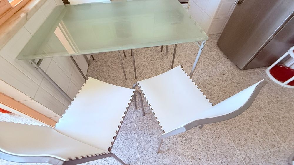 Mesa com 4 Cadeiras