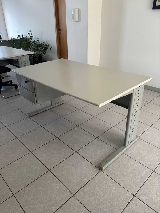 Lote de 22 Secretárias de Escritório