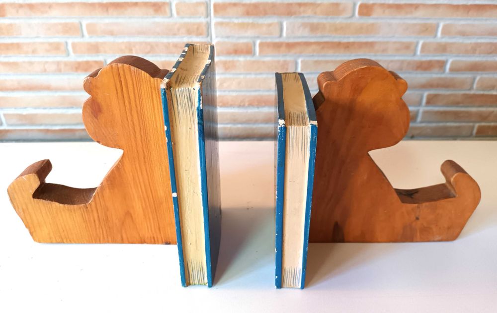 Candeeiro mesa cabeceira + suporte livros criança