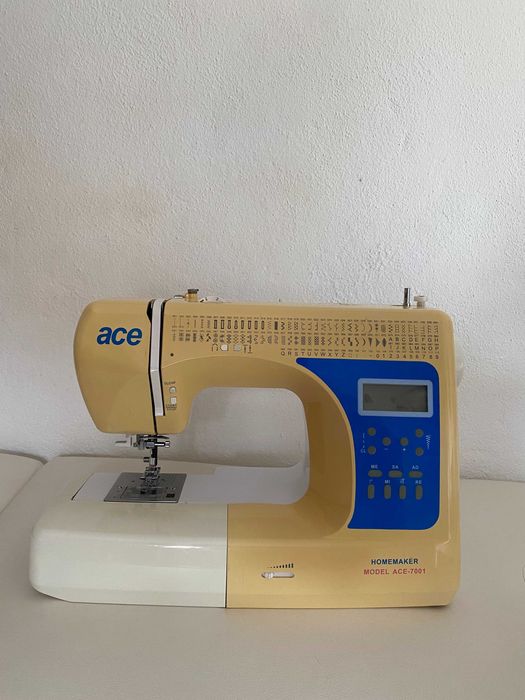 Máquina de Costura Model ACE- 7001