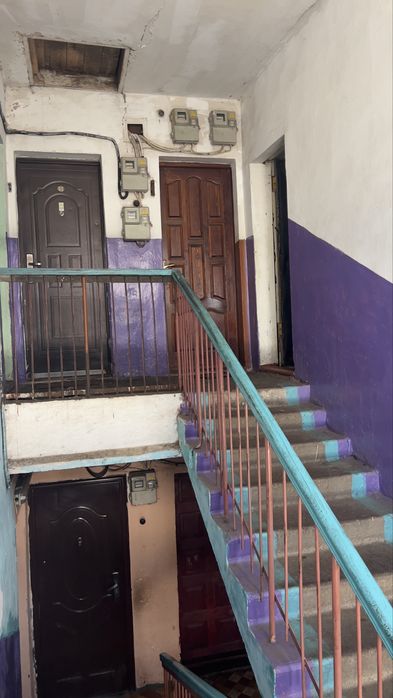 Продаж двокімнатної квартири без зручностей.