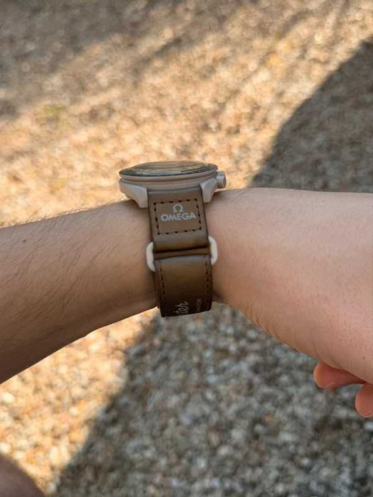 Saturn SO33T100 by Omega x Swatch - Golden Dial Celestial Style