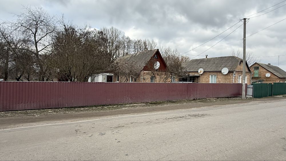 Будинок з ділянкою 10 соток