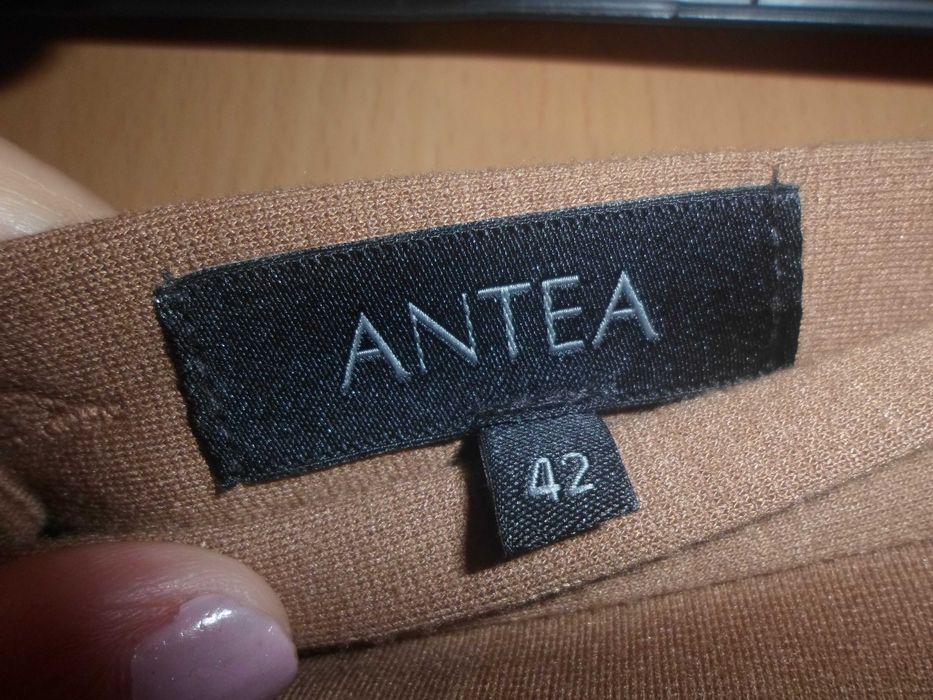 saia cor mel para mulher da marca Antea