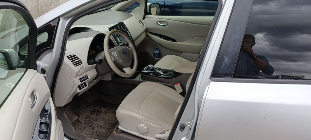 Nissan leaf 2012