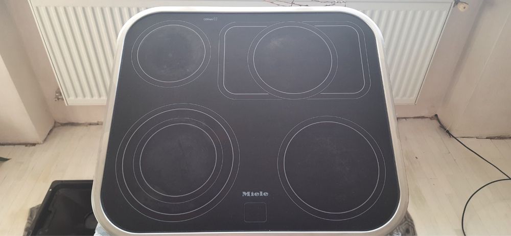 Електрична духовка і поверхня Miele