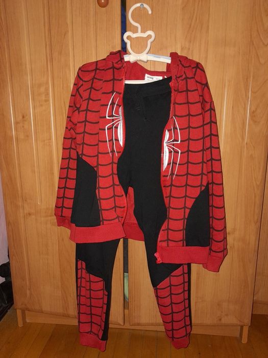 Костюм  + штани спанч Боб  на хлопчика 134 розміру