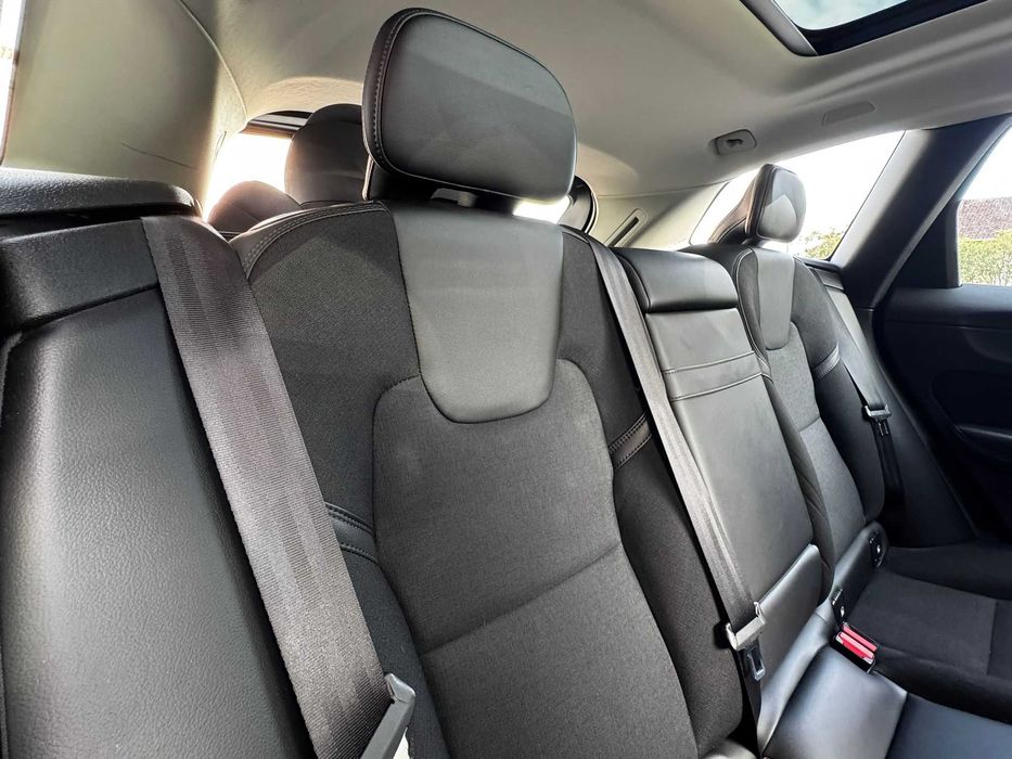 Volvo XC60 T8 Plug-in Hybrid AWD AWD Momentum Plus 2019 – Full Extras