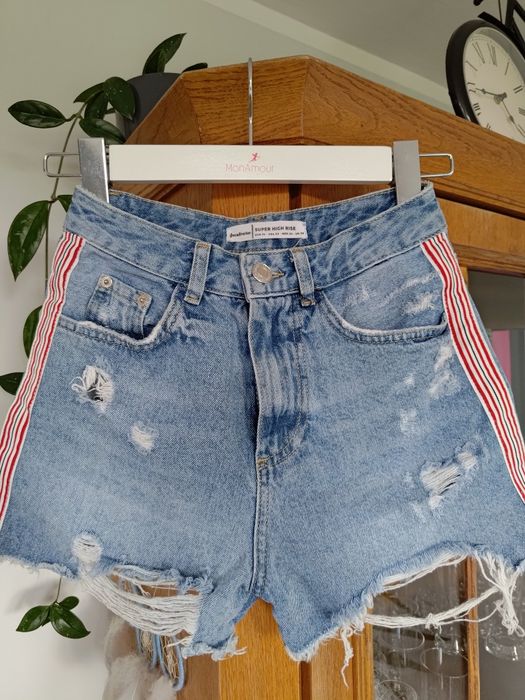 Krótkie spodenki Stradivarius 34 XS jeansowe na lato dżinsowe szorty
