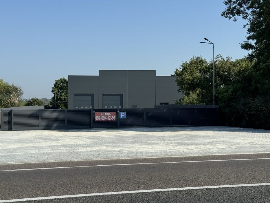 Продаж сучасного складського приміщення. 1200м², 42сот. в 7 км від Львова в с.Бартатів з прямим виїздом на логістичний шлях М11 Львів–Шегині.