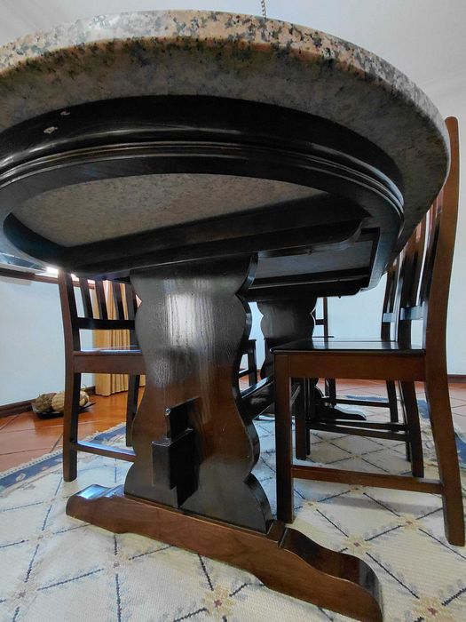 Mesa de cozinha em granito e madeira de castanheiro