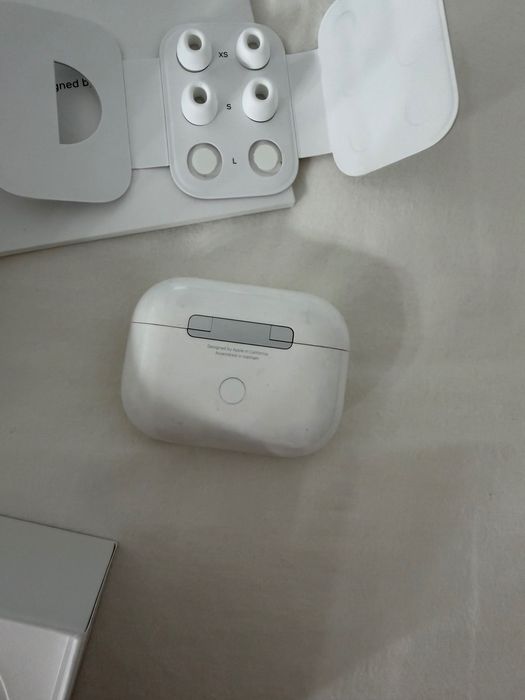Apple AirPods Pro 2. generacji z etui MagSafe